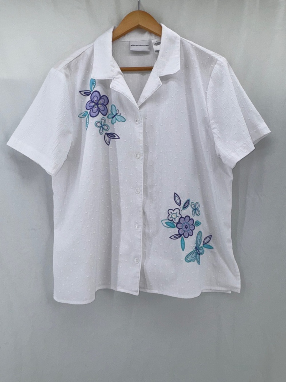 Vintage 90s Alfred Dunner Embroidered Camp Shirt Textured White Floral Butterfly